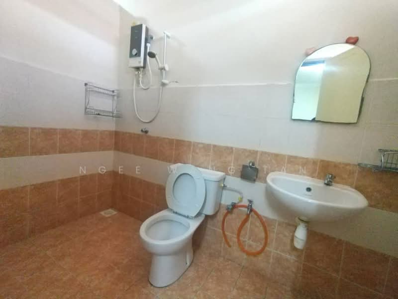 2-storey Terraced House for Rent in Taman Akasia (Bukit Baru) - Ngee Wang Tan - Bathroom - PropertyGuru.com.my