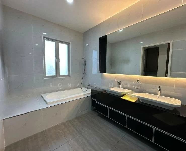 Semi-Detached House for Sale in Taman Ekoflora (Johor Bahru) - Ronald Mak - Bathroom - PropertyGuru.com.my