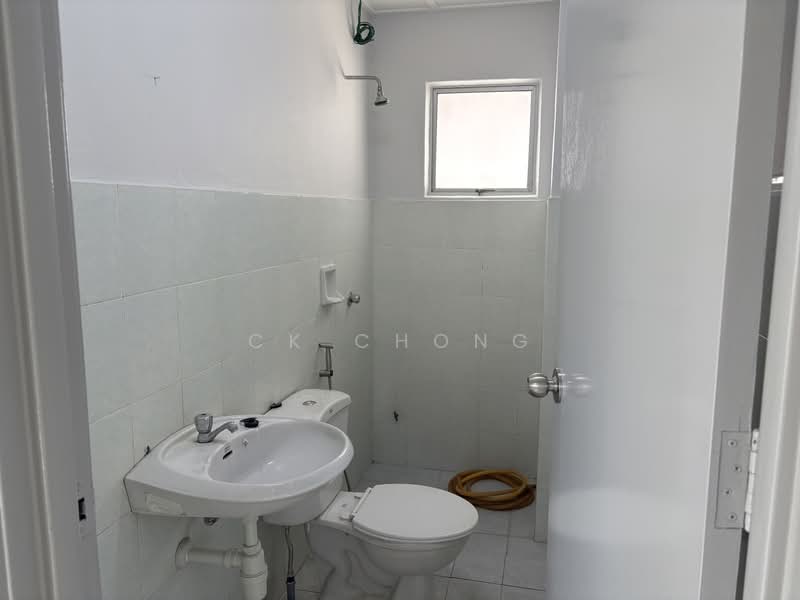 Pangsapuri untuk Disewa di Jalil Damai Apartments - CK Chong - Bathroom - PropertyGuru.com.my