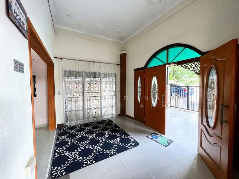 Semi-Detached House for Sale in Taman Desa Cenderawasih (Sepang) - Muhammed Nazri bin Mustapha - Entrance - PropertyGuru.com.my