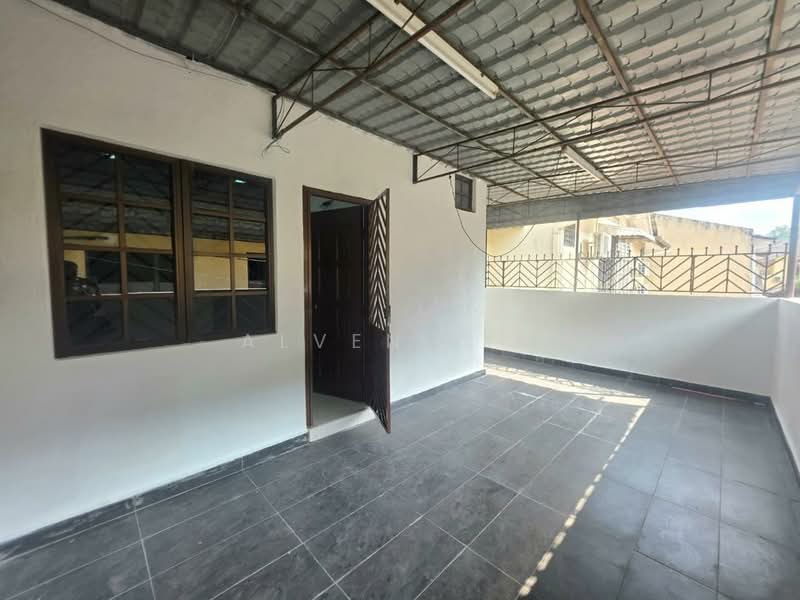 3-storey Terraced House for Sale in Bandar Baru Selayang (Selayang) - Alven Lim - Balcony - PropertyGuru.com.my
