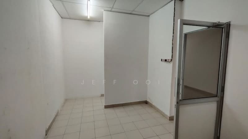 Shop / Office for Rent in Taman Seri Sari (Bukit Jambul) - Jeff Ooi - Interior - PropertyGuru.com.my