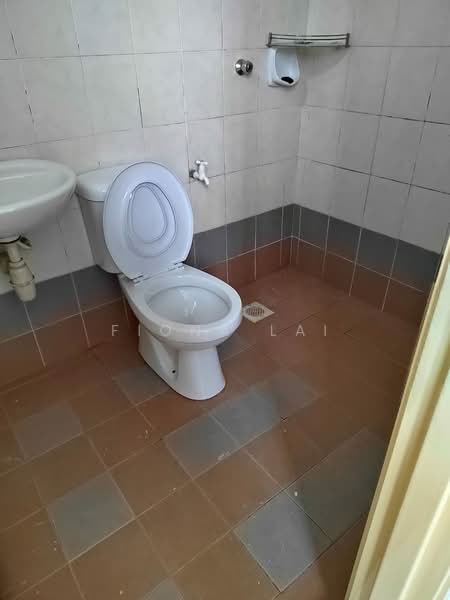 Rumah Teres 2.5 Tingkat untuk Dijual di Aman Larkin (Johor Bahru) - Fiona Lai - Bathroom - PropertyGuru.com.my