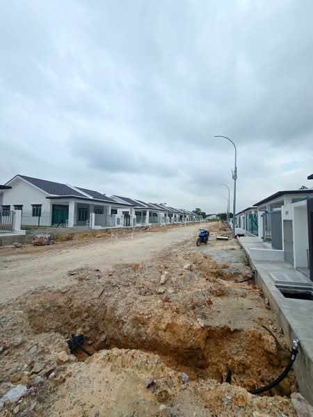 Semi-Detached House for Sale in Kawasan Perindustrian Olak Lempit (Banting) - Dr Shahril Nizam - Exterior - PropertyGuru.com.my