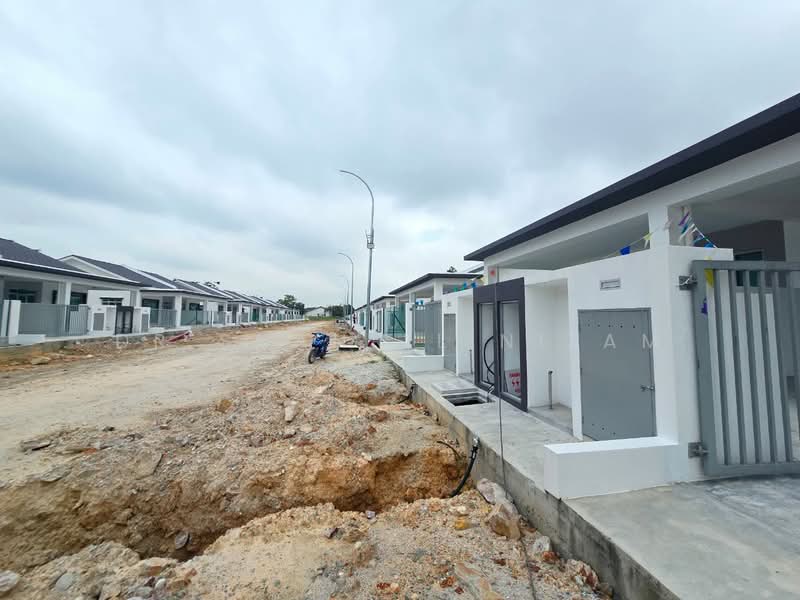 Semi-Detached House for Sale in Kawasan Perindustrian Olak Lempit (Banting) - Dr Shahril Nizam - Exterior - PropertyGuru.com.my