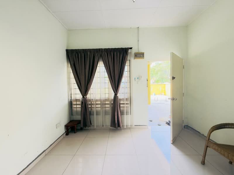Rumah Teres 1 Tingkat untuk Dijual di Seremban 2 (Negeri Sembilan) - Farah Rasul - Living Room - PropertyGuru.com.my
