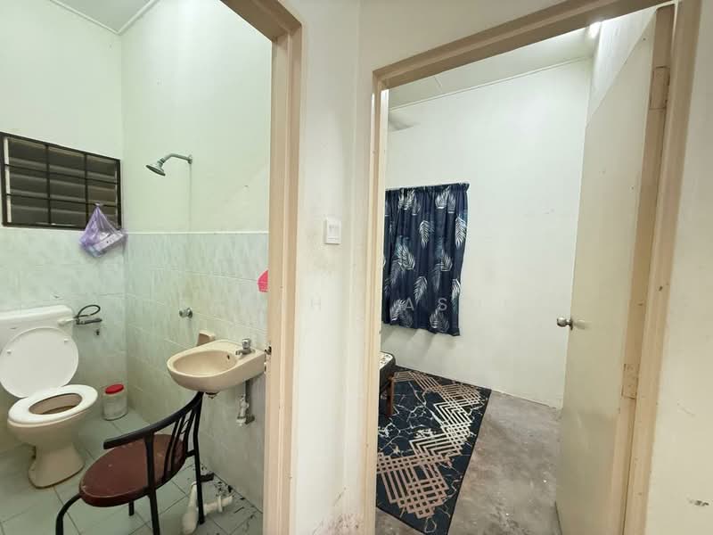 Rumah Teres 1 Tingkat untuk Dijual di Seremban 2 (Negeri Sembilan) - Farah Rasul - Bathroom - PropertyGuru.com.my