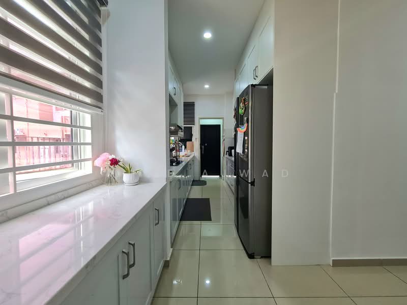 2-storey Terraced House for Sale in Bandar Rimbayu (Telok Panglima Garang) - Muhd Ajwad - Kitchen - PropertyGuru.com.my