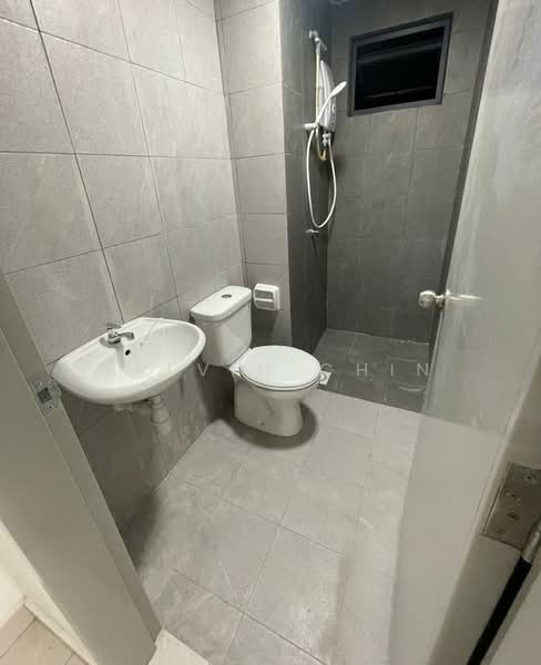 Servis Apartment untuk Dijual di Flora Residency - calvin Chin - Bathroom - PropertyGuru.com.my