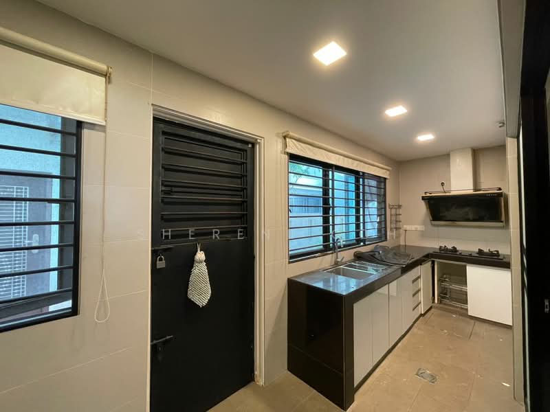 Rumah Teres 3 Tingkat untuk Disewa di Lake Fields (Sungai Besi) - Sherene Goh - Kitchen - PropertyGuru.com.my