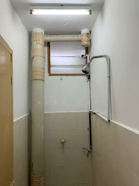 Pangsapuri untuk Dijual di Lestari Apartment - Alex Yap - Bathroom - PropertyGuru.com.my