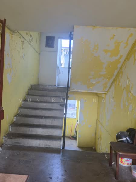 Rumah Flat untuk Dijual di Bandar Baru Bangi Seksyen 2 - Munira Adnan - Corridor - PropertyGuru.com.my