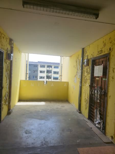 Rumah Flat untuk Dijual di Bandar Baru Bangi Seksyen 2 - Munira Adnan - Corridor - PropertyGuru.com.my