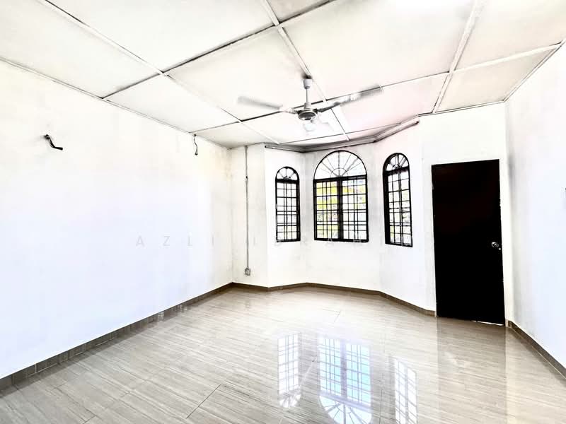 Rumah Teres 2 Tingkat untuk Dijual di Taman Bukit Kajang Baru (Kajang) - Azli Ibrahim - Living Room - PropertyGuru.com.my
