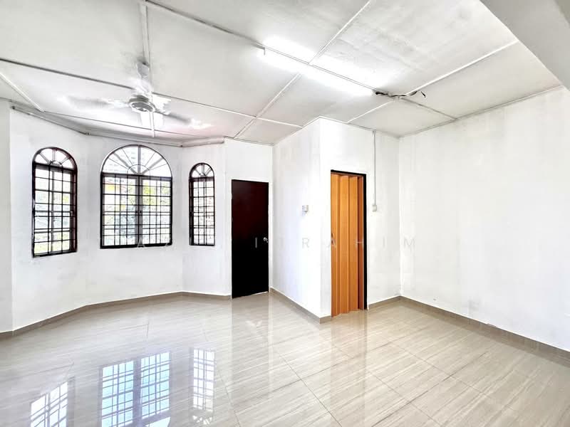 Rumah Teres 2 Tingkat untuk Dijual di Taman Bukit Kajang Baru (Kajang) - Azli Ibrahim - Living Room - PropertyGuru.com.my