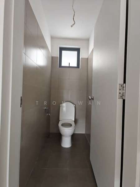 Kedai / Pejabat untuk Disewa di Bandar Gamuda Cove (Dengkil) - Tron Wan - Bathroom - PropertyGuru.com.my