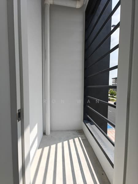Kedai / Pejabat untuk Disewa di Bandar Gamuda Cove (Dengkil) - Tron Wan - Balcony - PropertyGuru.com.my