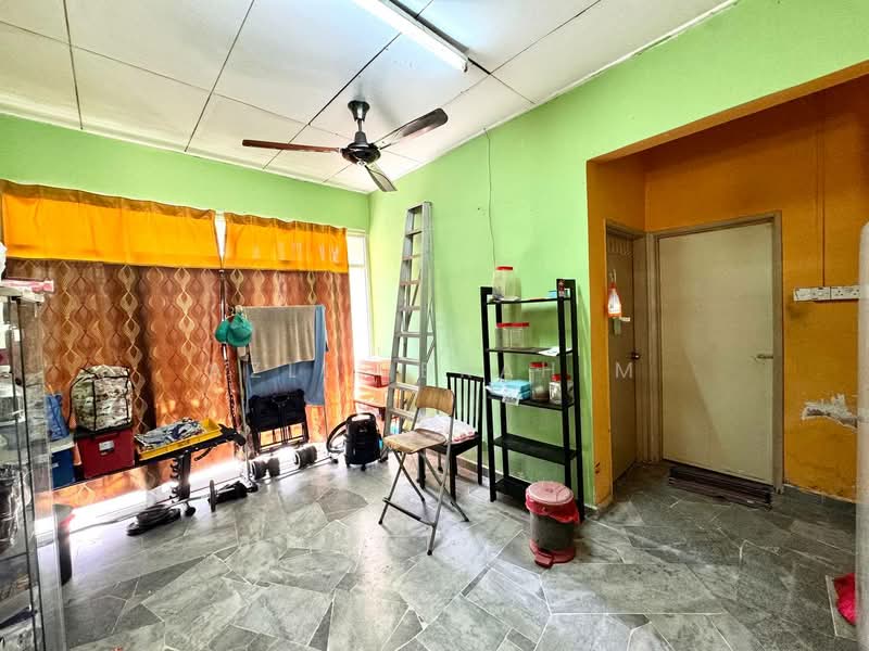 Bungalow for Sale in Taman Tasik Semenyih (Semenyih) - Azli Ibrahim - Living Room - PropertyGuru.com.my