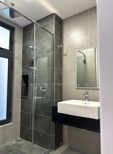 Servis Apartment untuk Disewa di Sunway Belfield - Darwin Tan - Bathroom - PropertyGuru.com.my