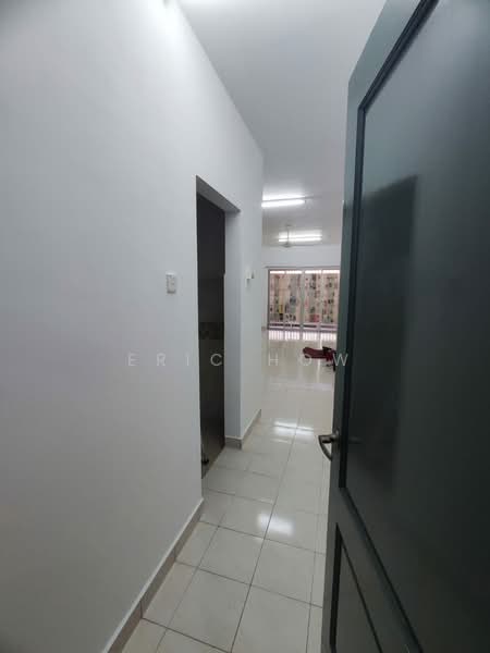 Apartment for Sale at Puteri Bayu Apartment - Eric How - Corridor - PropertyGuru.com.my