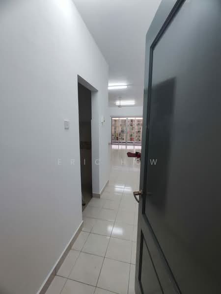 Apartment for Sale at Puteri Bayu Apartment - Eric How - Corridor - PropertyGuru.com.my