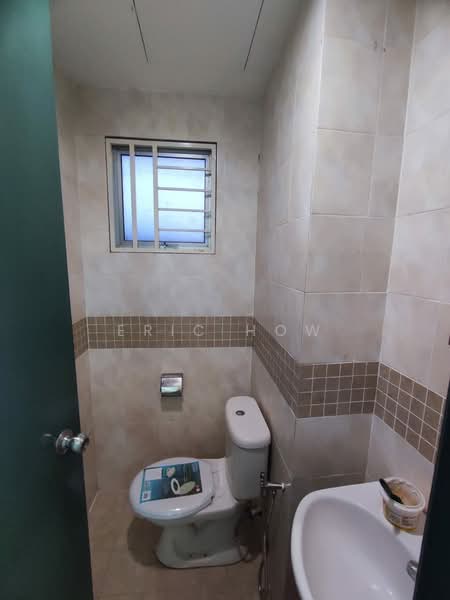 Apartment for Sale at Puteri Bayu Apartment - Eric How - Bathroom - PropertyGuru.com.my