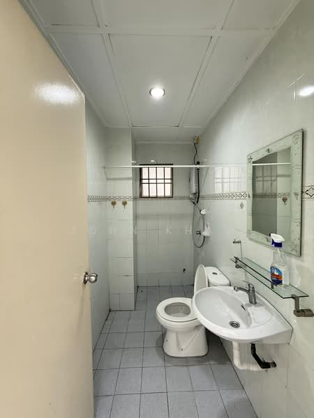 Pangsapuri untuk Disewa di Jalil Damai Apartments - John Khaw - Bathroom - PropertyGuru.com.my