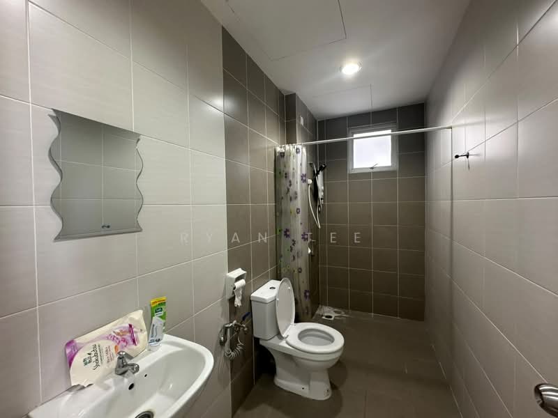 Servis Apartment untuk Disewa di BSP 21 - Ryan Tee - Bathroom - PropertyGuru.com.my