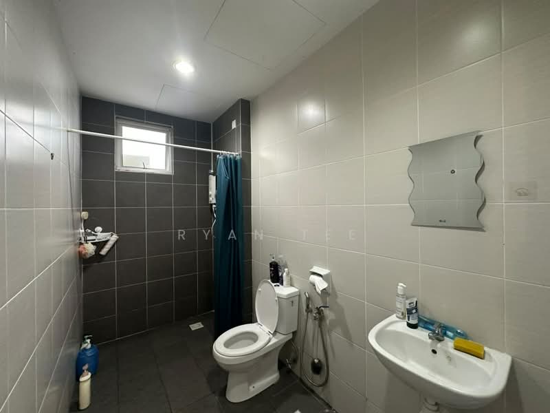 Servis Apartment untuk Disewa di BSP 21 - Ryan Tee - Bathroom - PropertyGuru.com.my