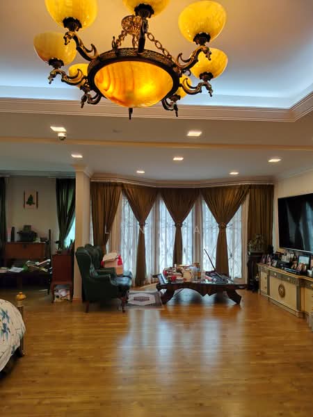 Semi-Detached House for Sale in Kelana Jaya (Petaling Jaya) - Lina A - Master bedroom with sitting area - PropertyGuru.com.my