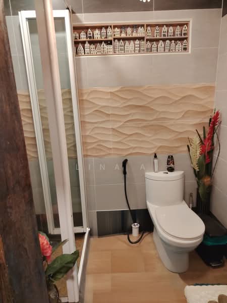 Semi-Detached House for Sale in Kelana Jaya (Petaling Jaya) - Lina A - Bathroom 2 - PropertyGuru.com.my