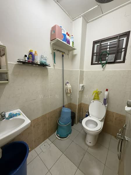 Rumah Teres 2 Tingkat untuk Dijual di Taman Setia Indah (Tebrau) - Win Lim - Bathroom - PropertyGuru.com.my