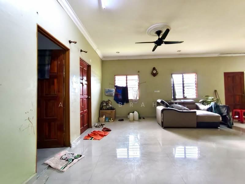 Bungalow for Sale in Banting (Selangor) - Azli Ibrahim - Living Room - PropertyGuru.com.my