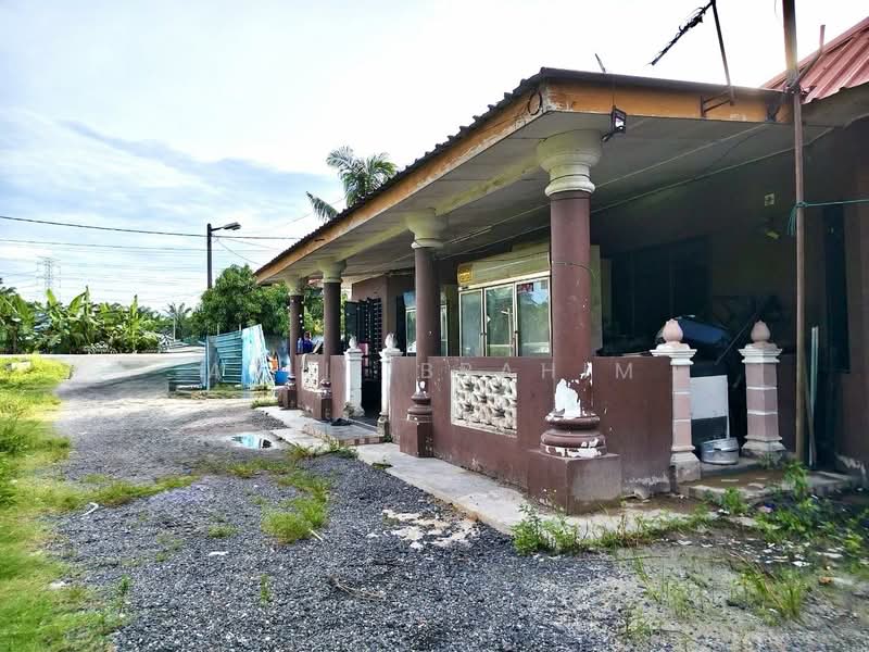 Bungalow for Sale in Banting (Selangor) - Azli Ibrahim - Exterior - PropertyGuru.com.my