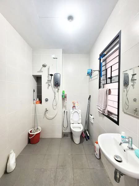 2-storey Terraced House for Sale in Dengkil (Selangor) - Syazue Wanie - Bathroom - PropertyGuru.com.my