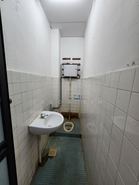 Detached Factory for Rent in Sungai Tiram (Ulu Tiram) - Jason Lim - Bathroom - PropertyGuru.com.my