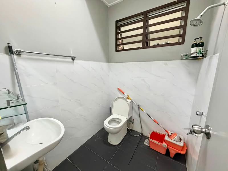 2-storey Terraced House for Sale in Taman Sri Pulai Perdana (Skudai) - Sharon Ong - Bathroom - PropertyGuru.com.my