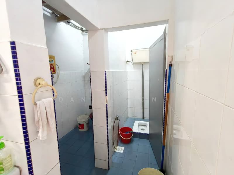 Rumah Teres 2 Tingkat untuk Dijual di Taman Senai Baru (Senai) - Daniel Yong - Bathroom - PropertyGuru.com.my