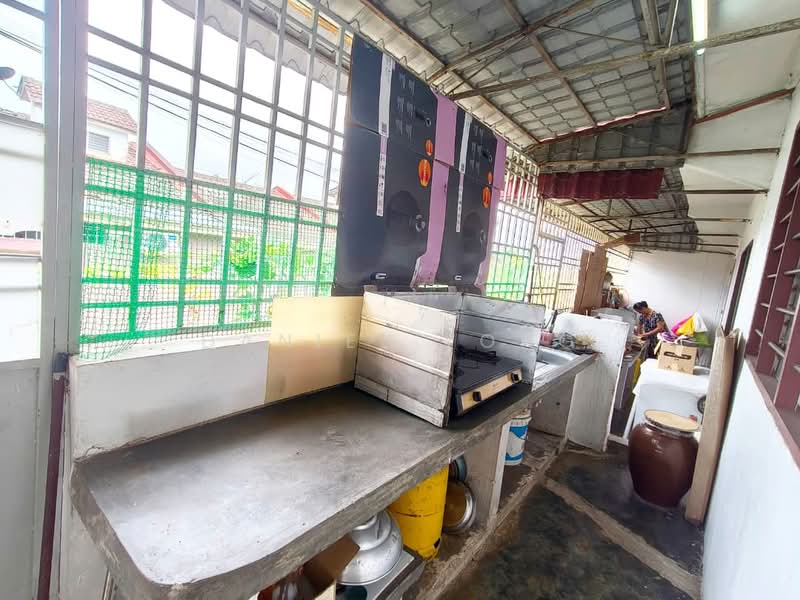 Rumah Teres 2 Tingkat untuk Dijual di Taman Senai Baru (Senai) - Daniel Yong - Kitchen - PropertyGuru.com.my