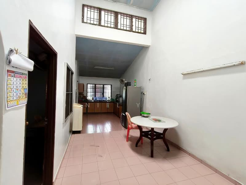 Rumah Teres 2 Tingkat untuk Dijual di Taman Senai Baru (Senai) - Daniel Yong - Kitchen - PropertyGuru.com.my
