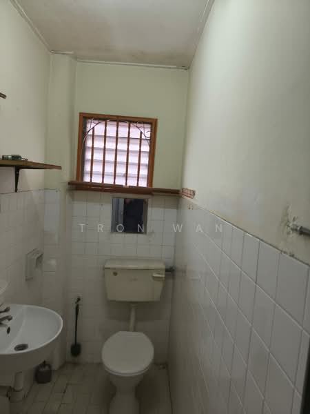 Rumah Teres 2 Tingkat untuk Disewa di Sri Petaling (Kuala Lumpur) - Tron Wan - Bathroom - PropertyGuru.com.my