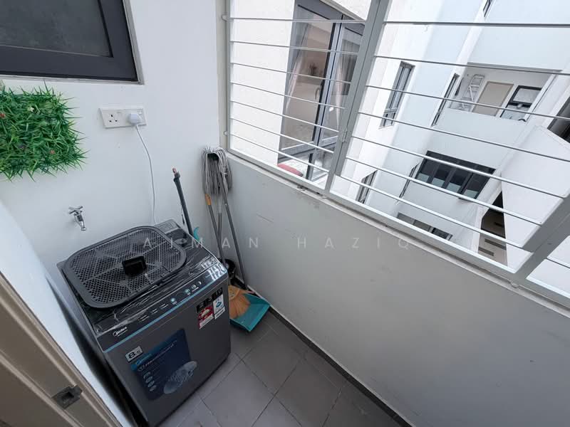 Servis Apartment untuk Disewa di Suria Residence - Aiman Haziq - Balcony - PropertyGuru.com.my