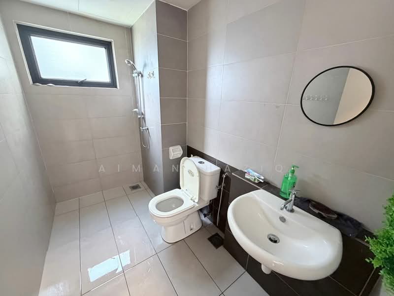 Servis Apartment untuk Disewa di Suria Residence - Aiman Haziq - Bathroom - PropertyGuru.com.my