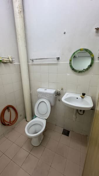 Pangsapuri untuk Dijual di Saujana Puchong SP 3 Shop Apartment - Vinnie Woo - Bathroom - PropertyGuru.com.my