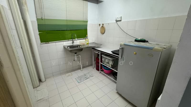 Pangsapuri untuk Dijual di Saujana Puchong SP 3 Shop Apartment - Vinnie Woo - Kitchen - PropertyGuru.com.my