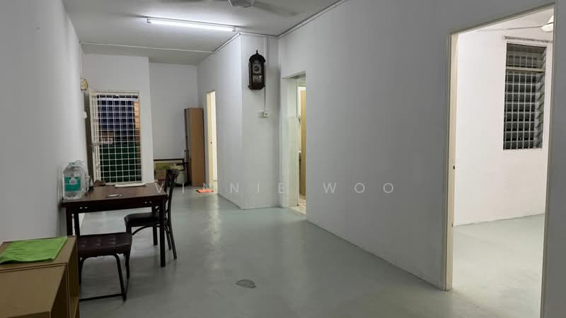 Pangsapuri untuk Dijual di Saujana Puchong SP 3 Shop Apartment - Vinnie Woo - Living Room - PropertyGuru.com.my