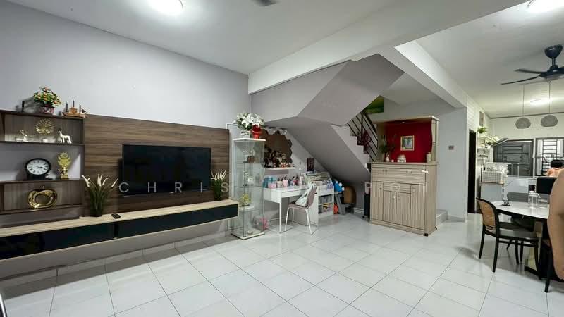2.5-storey Terraced House for Sale in Taman Scientex Pasir Gudang (Pasir Gudang) - Christine Poh - Living Room - PropertyGuru.com.my