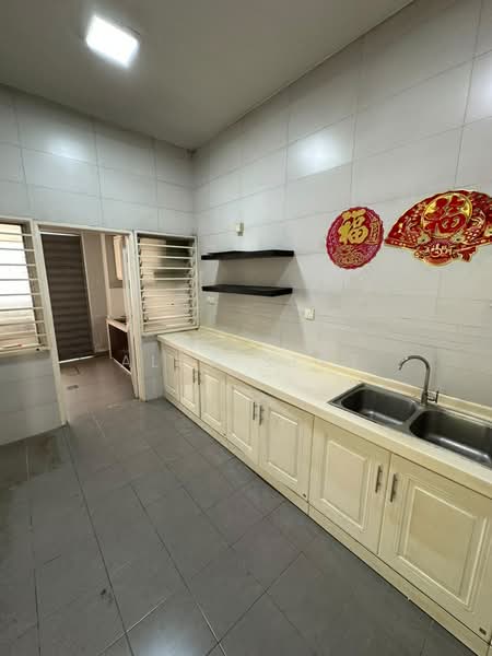 Rumah Teres 3 Tingkat untuk Disewa di Taman Sri Segambut (Segambut) - Alex Seet - Kitchen - PropertyGuru.com.my