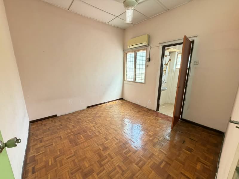 2-storey Terraced House for Sale in Taman Kundang Jaya (Rawang) - Roman Yap - Bedroom - PropertyGuru.com.my
