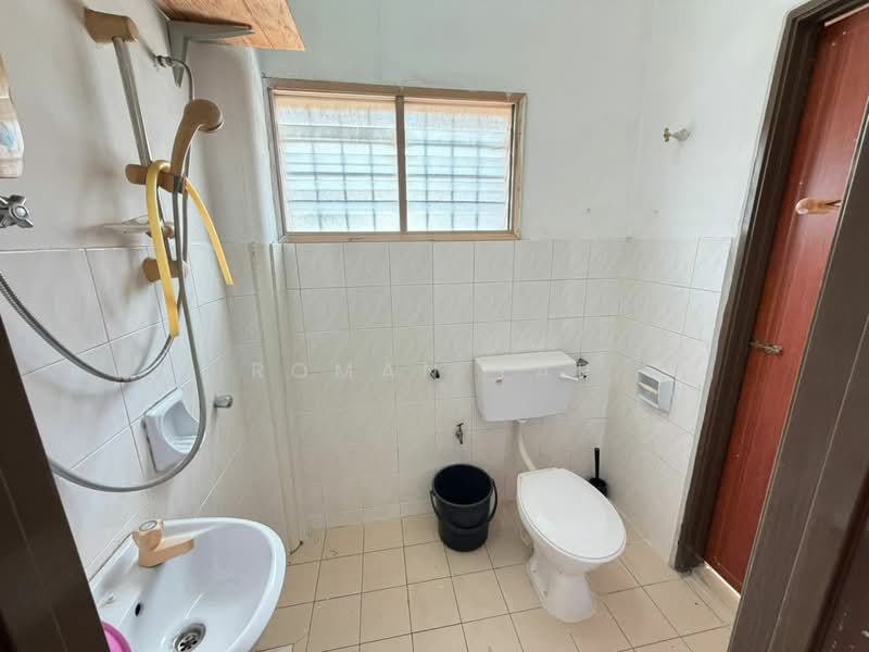 2-storey Terraced House for Sale in Taman Kundang Jaya (Rawang) - Roman Yap - Bathroom - PropertyGuru.com.my